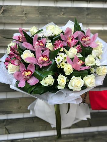 Букет цветов из: Розы и Хризантемы в Боево